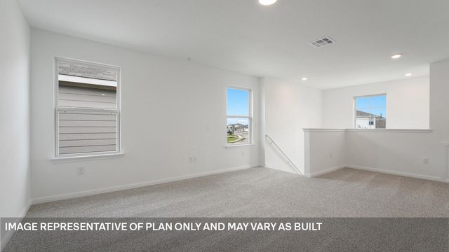 211 MUSTANG LAKE CIR, Buda, TX 78610