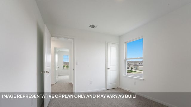 211 MUSTANG LAKE CIR, Buda, TX 78610