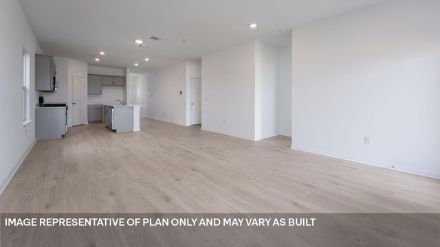 211 MUSTANG LAKE CIR, Buda, TX 78610