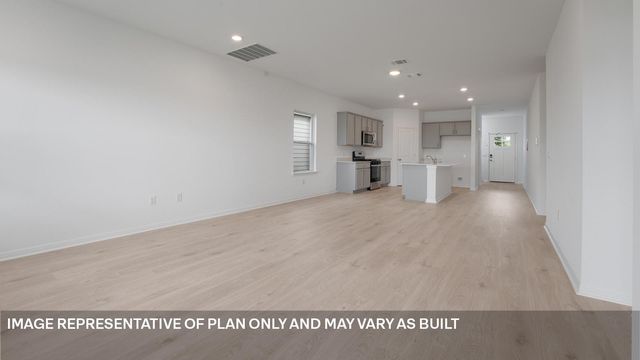 211 MUSTANG LAKE CIR, Buda, TX 78610