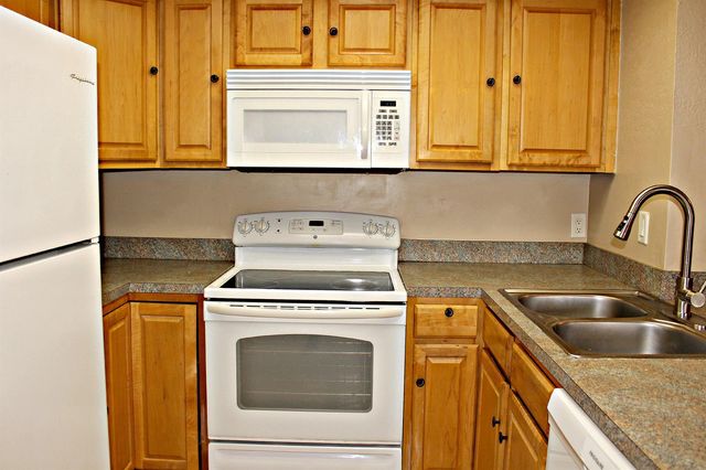 1500 SE Royal Green Circle 102, Port St. Lucie, FL 34952