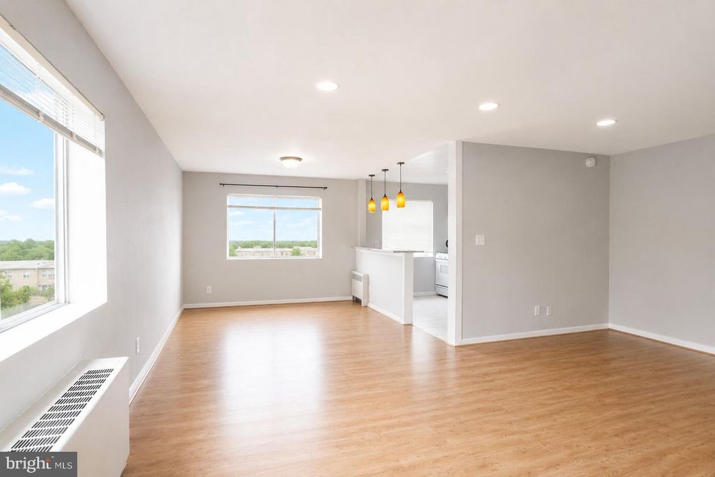 Image 11 of property listing at 614 SLIGO AVE #211, Silver Spring, MD 20910