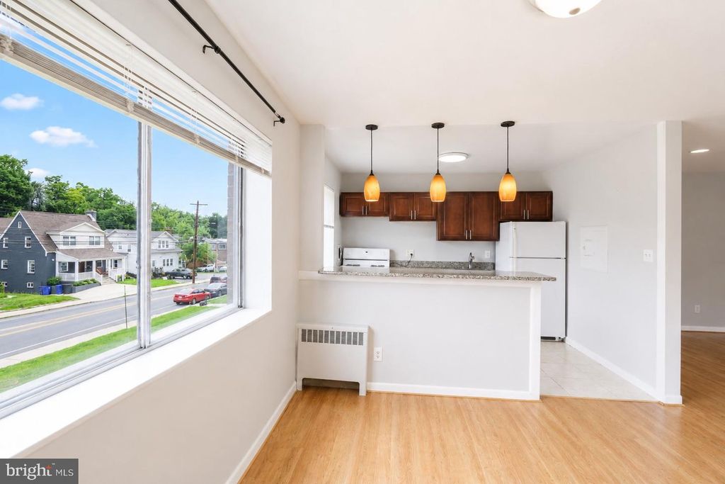 Image 12 of property listing at 614 SLIGO AVE #211, Silver Spring, MD 20910