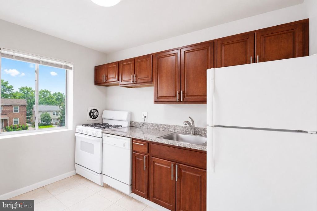 Image 15 of property listing at 614 SLIGO AVE #211, Silver Spring, MD 20910