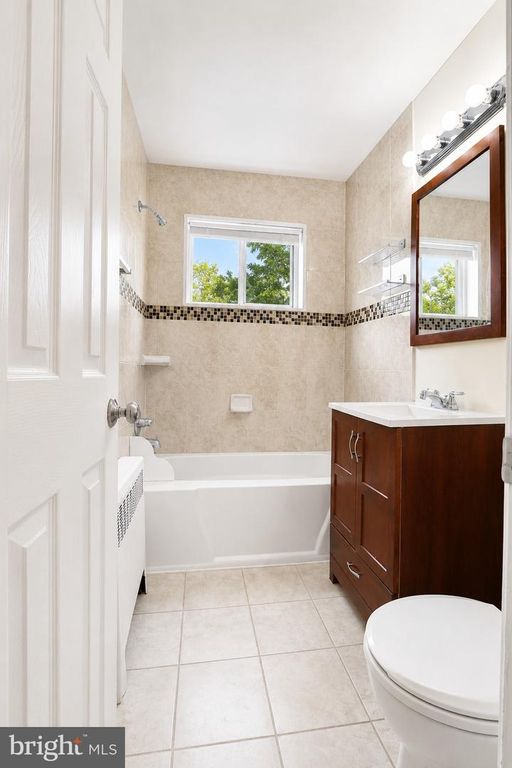 Image 16 of property listing at 614 SLIGO AVE #211, Silver Spring, MD 20910