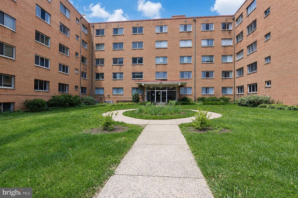 Image 2 of property listing at 614 SLIGO AVE #211, Silver Spring, MD 20910