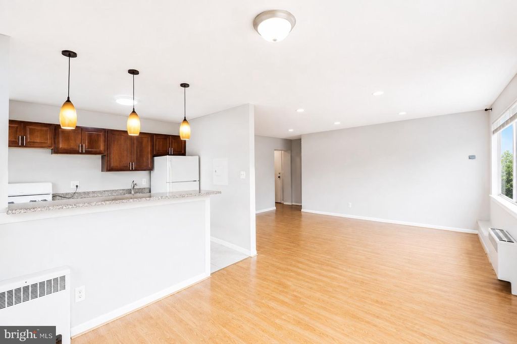 Image 23 of property listing at 614 SLIGO AVE #211, Silver Spring, MD 20910