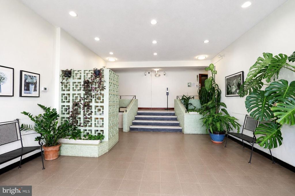 Image 3 of property listing at 614 SLIGO AVE #211, Silver Spring, MD 20910