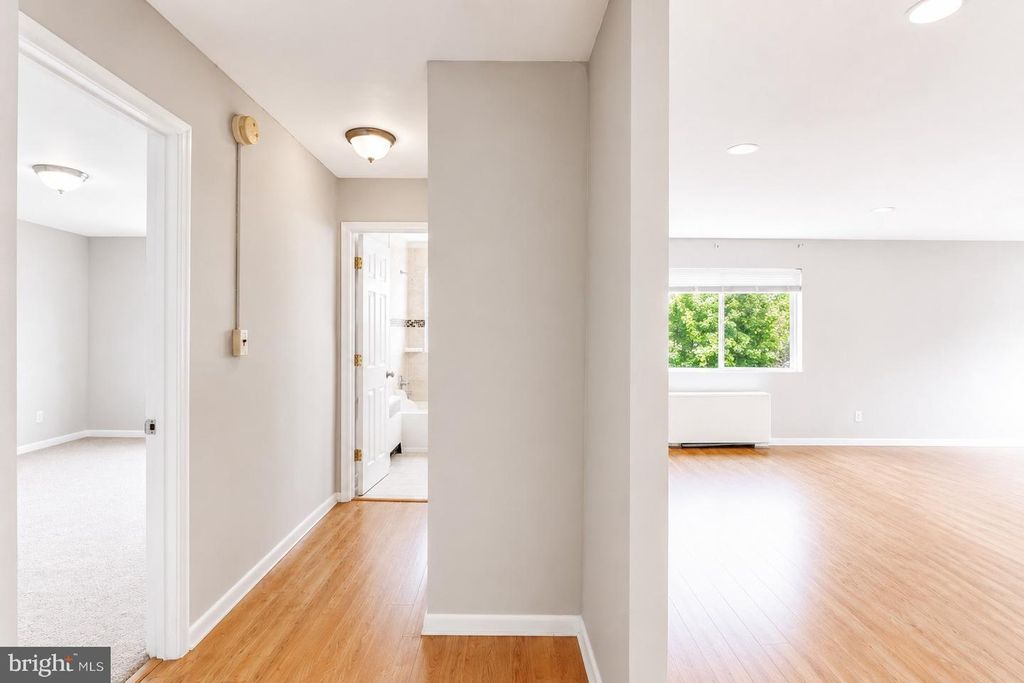 Image 8 of property listing at 614 SLIGO AVE #211, Silver Spring, MD 20910
