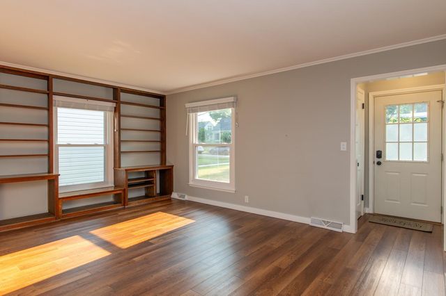 2821 Edgewood Avenue S, Saint Louis Park, MN 55426
