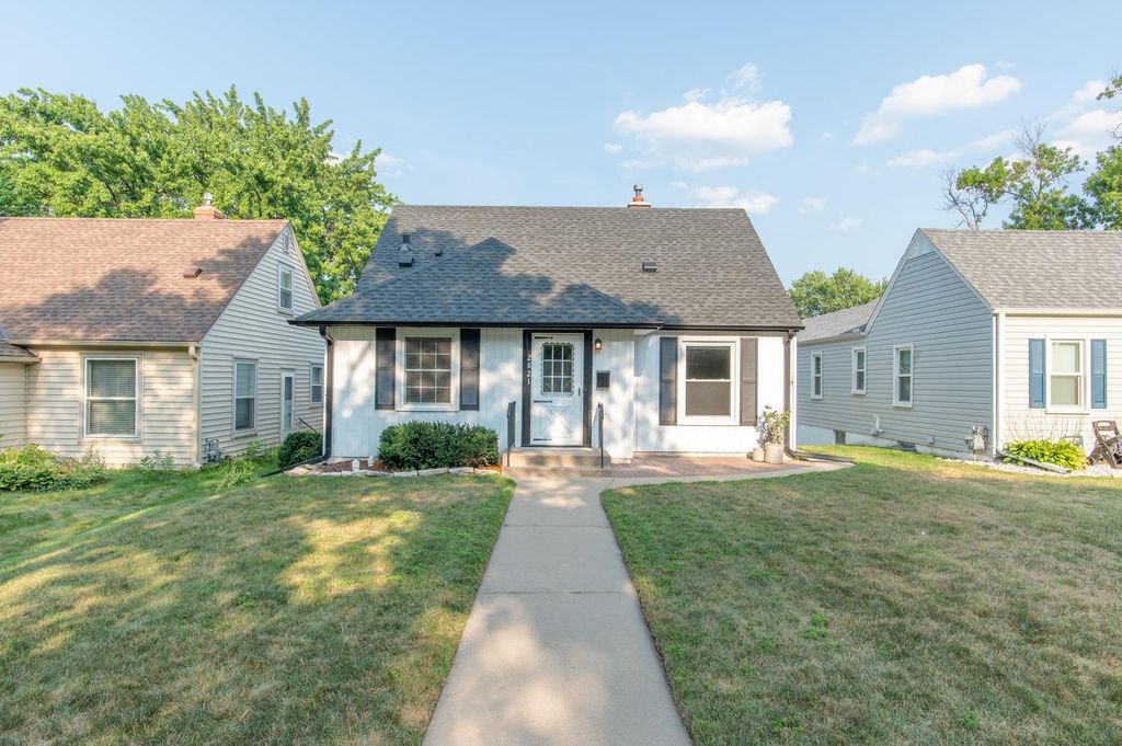 2821 Edgewood Avenue S, Saint Louis Park, MN 55426