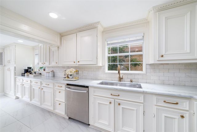 7711 Miller Glen Lane, Houston, TX 77072