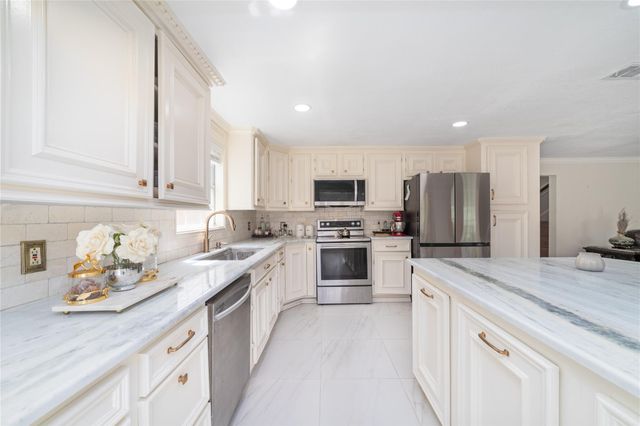 7711 Miller Glen Lane, Houston, TX 77072