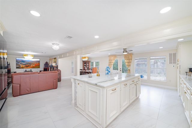 7711 Miller Glen Lane, Houston, TX 77072