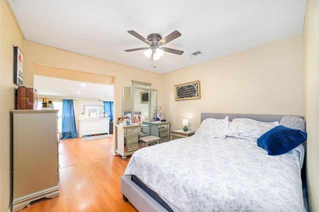 7711 Miller Glen Lane, Houston, TX 77072