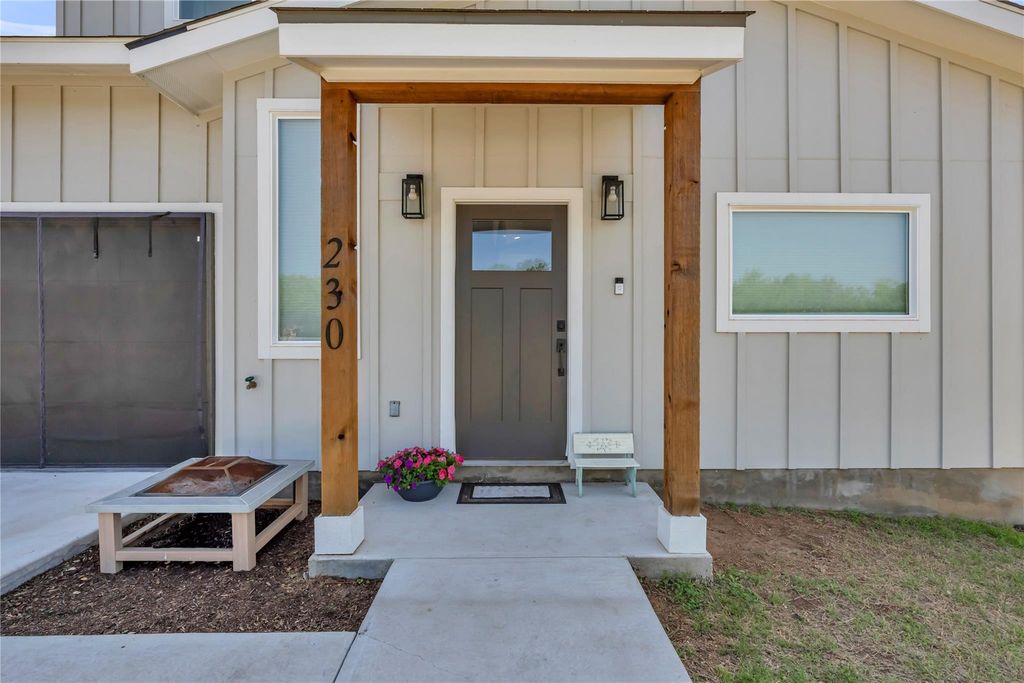 230 Rosehill DR, Granite Shoals, TX 78654