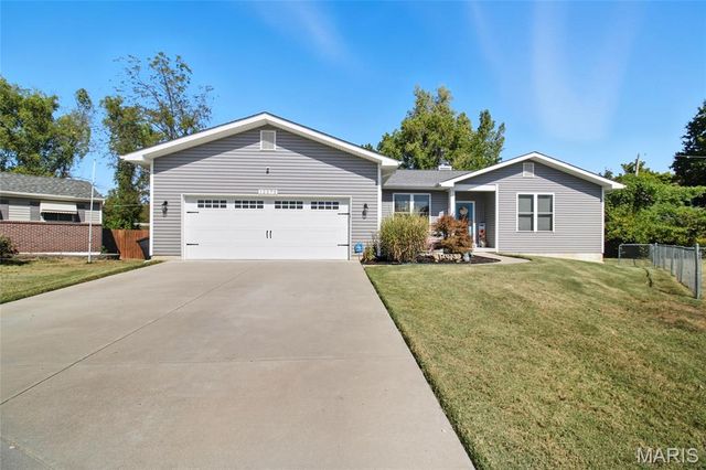 12073 Washington Court, Maryland Heights, MO 63043