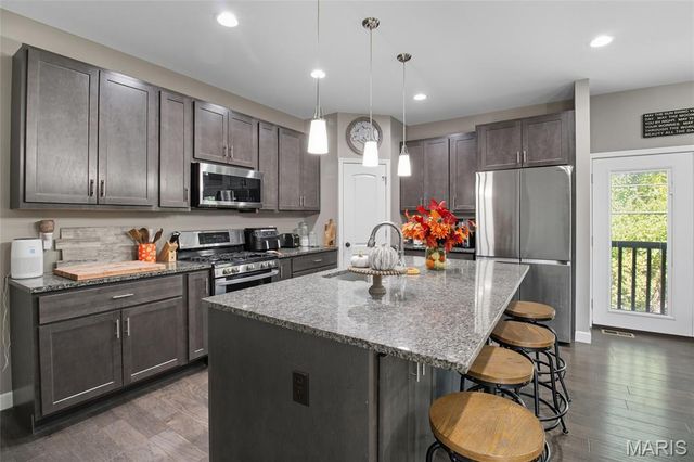 12073 Washington Court, Maryland Heights, MO 63043