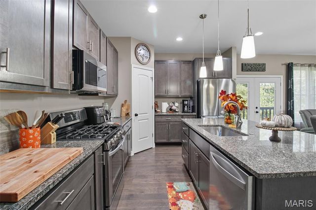 12073 Washington Court, Maryland Heights, MO 63043