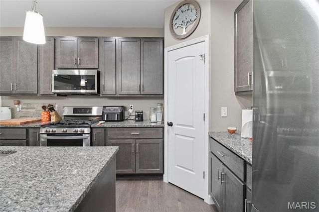 12073 Washington Court, Maryland Heights, MO 63043