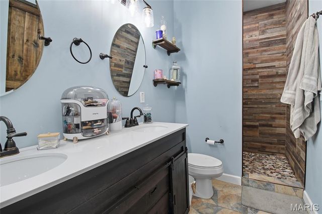 12073 Washington Court, Maryland Heights, MO 63043