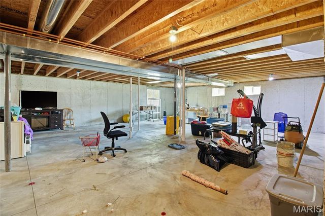 12073 Washington Court, Maryland Heights, MO 63043