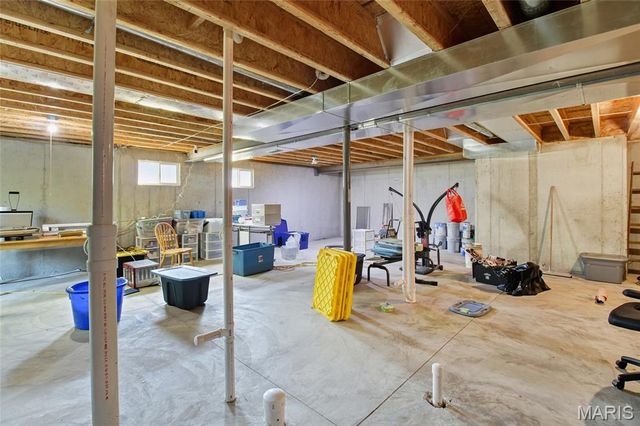 12073 Washington Court, Maryland Heights, MO 63043