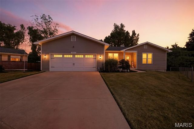 12073 Washington Court, Maryland Heights, MO 63043