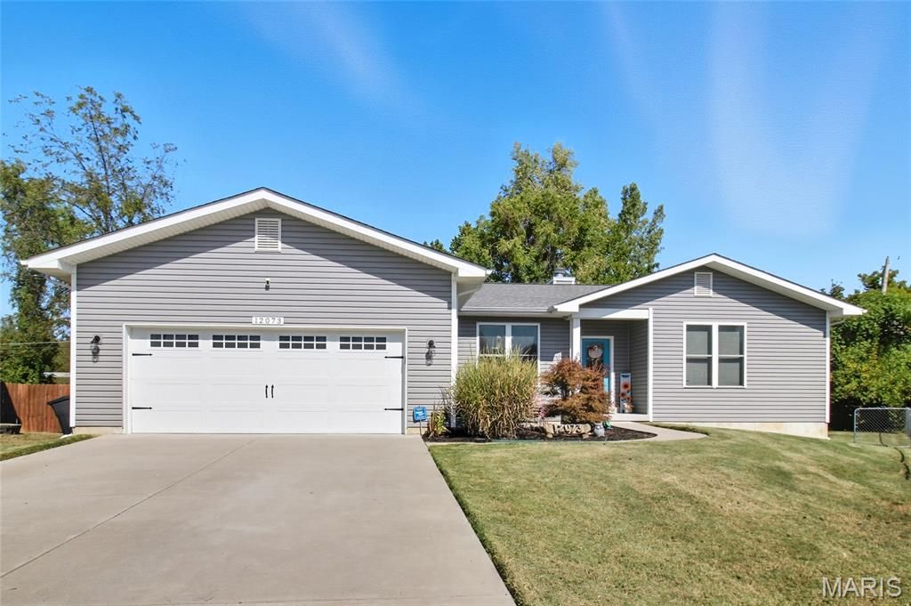 12073 Washington Court, Maryland Heights, MO 63043