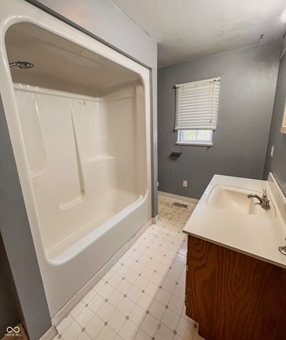 1172 N 200 E, Anderson, IN 46012