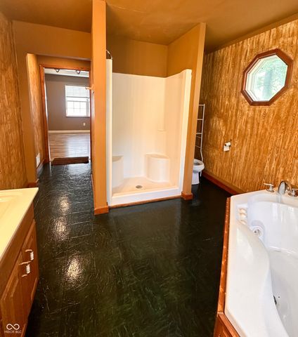 1172 N 200 E, Anderson, IN 46012
