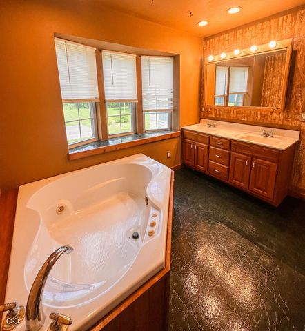1172 N 200 E, Anderson, IN 46012