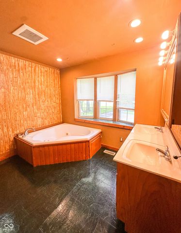 1172 N 200 E, Anderson, IN 46012