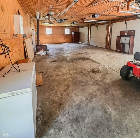 1172 N 200 E, Anderson, IN 46012