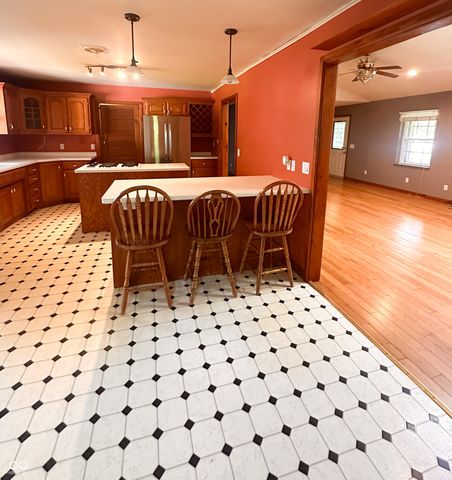 1172 N 200 E, Anderson, IN 46012