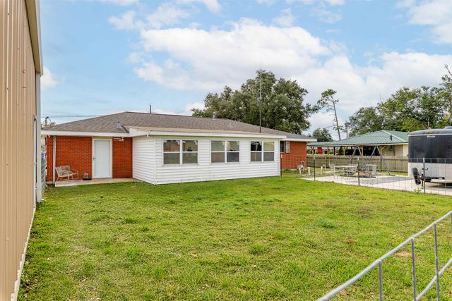 414 Hospital Dr, Raceland, LA 70394