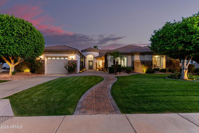 3931 E FOX Circle, Mesa, AZ 85205