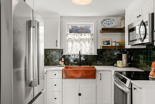 24 Chilton Ave, Kingston, MA 02364