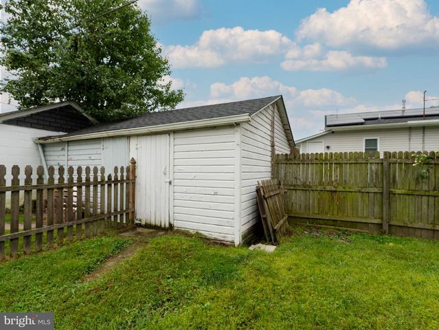 330 JACKSON AVE, Carneys Point, NJ 08069