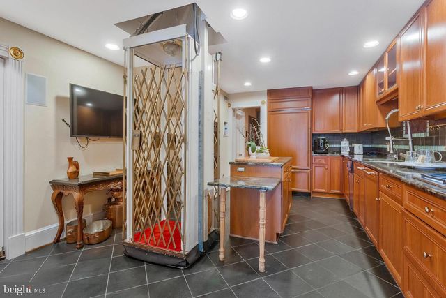 3230 VOLTA PL NW, Washington, DC 20007