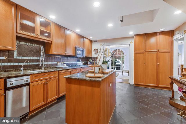 3230 VOLTA PL NW, Washington, DC 20007