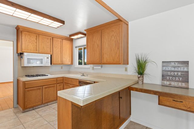 10155 La Gloria Way, Rancho Cordova, CA 95670