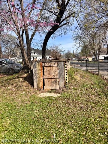 204 Choctaw Street, Hackett, AR 72937