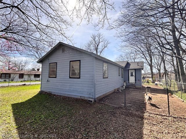 204 Choctaw Street, Hackett, AR 72937