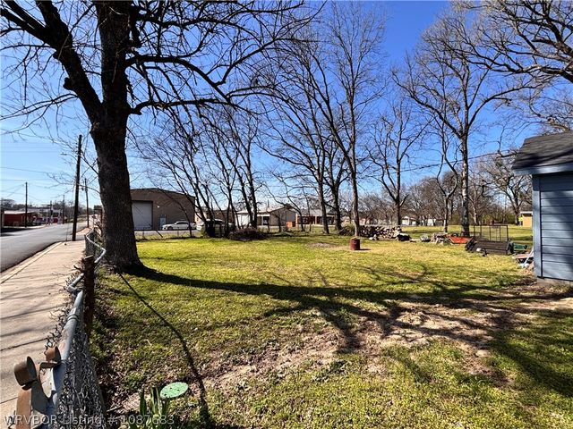 204 Choctaw Street, Hackett, AR 72937