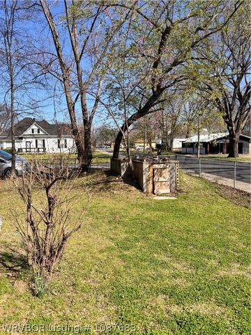 204 Choctaw Street, Hackett, AR 72937