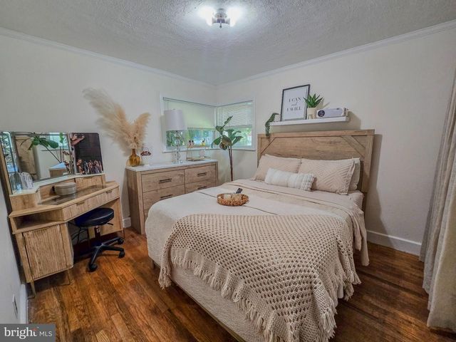 33 DELWOOD RD, Cherry Hill, NJ 08002