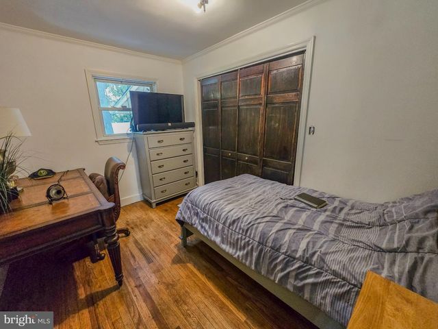 33 DELWOOD RD, Cherry Hill, NJ 08002
