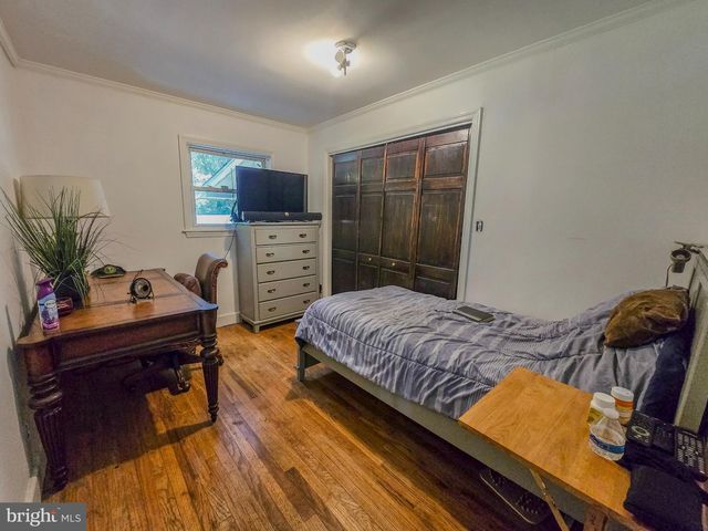 33 DELWOOD RD, Cherry Hill, NJ 08002