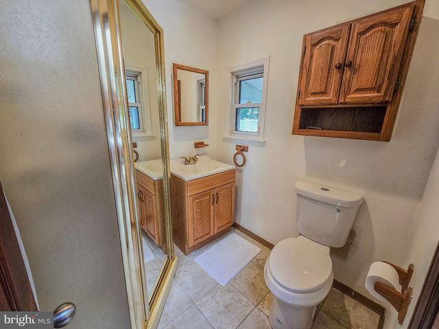 33 DELWOOD RD, Cherry Hill, NJ 08002